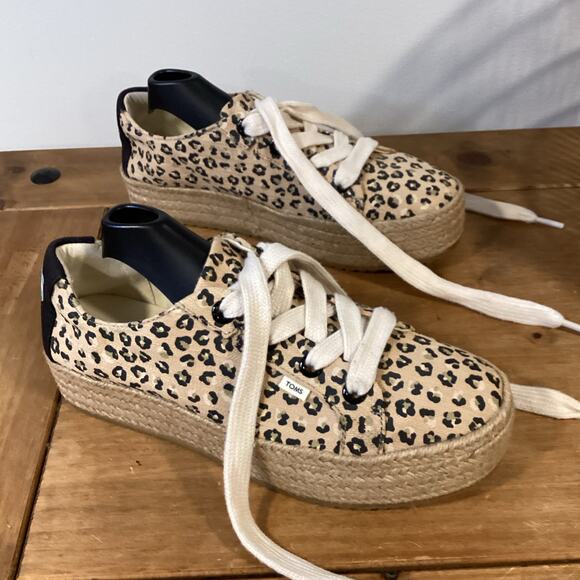 Toms Animal Print Flats with Cream Laces - Picture 2 of 10